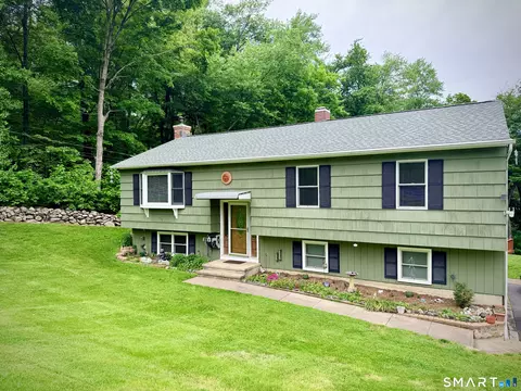 10 White Birch Ln, Beacon Falls, CT 06403
