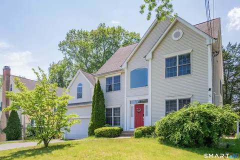 31 Bishop Rd, West Hartford, CT 06119