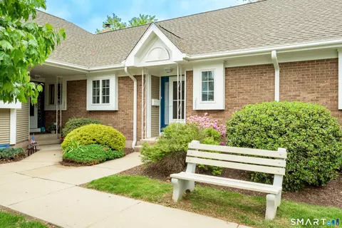 205 Wyndemere Ct #205, South Windsor, CT 06074