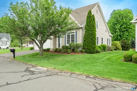 Exterior - 8 Greendale Dr #8, Suffield, CT 06078 photo 3 of 10