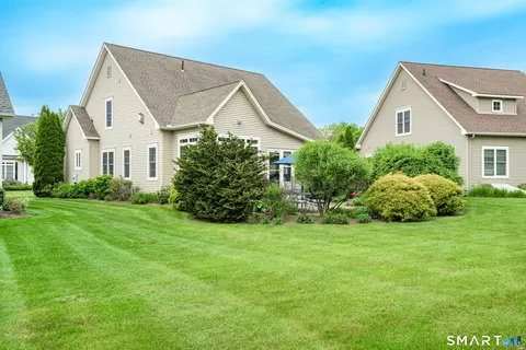 Exterior - 8 Greendale Dr #8, Suffield, CT 06078 photo 10 of 10