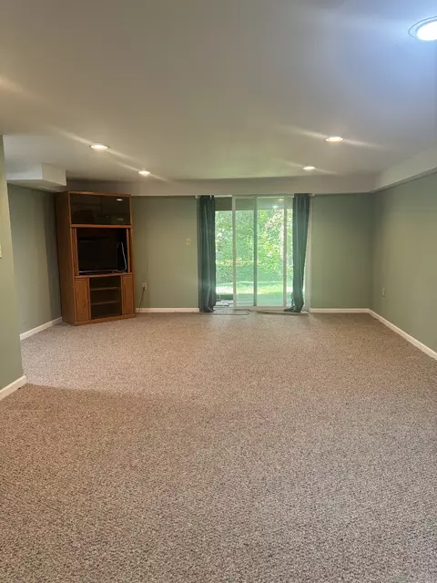 Living - 141 Worth Ave, Hamden, CT 06518 photo 4 of 4
