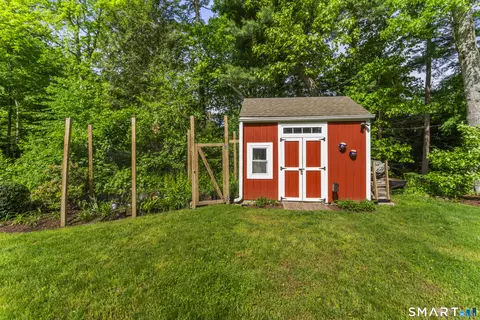 Exterior - 24 Beechwood Dr, Sandy Hook, CT 06482 photo 8 of 9
