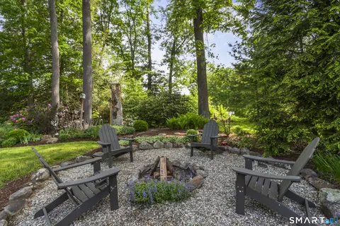 Exterior - 24 Beechwood Dr, Sandy Hook, CT 06482 photo 5 of 9