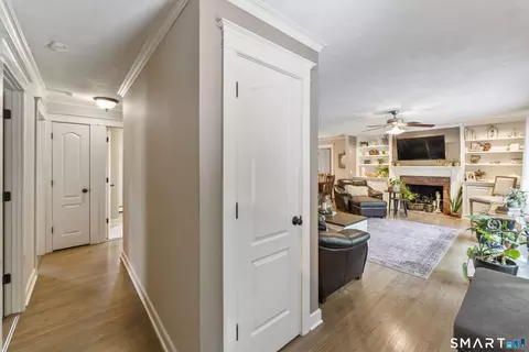 Entry Way - 24 Beechwood Dr, Sandy Hook, CT 06482 photo 2 of 3