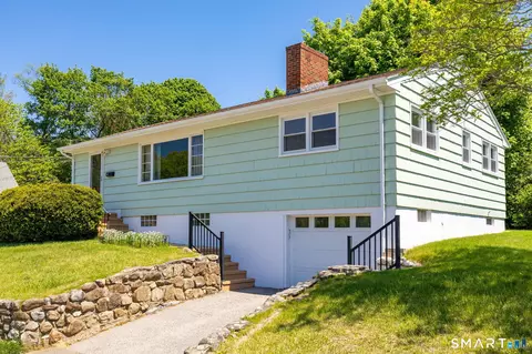 2 Charles St, New London, CT 06320