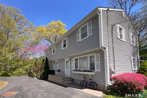 33 E Hills Dr #33, New Canaan, CT 06840