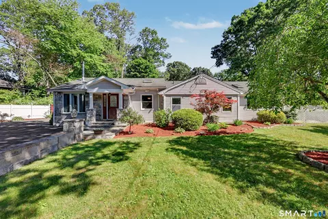 5 Caddy Rd, Norwalk, CT 06851