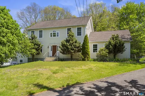 52 Middle Rd, Preston, CT 06365