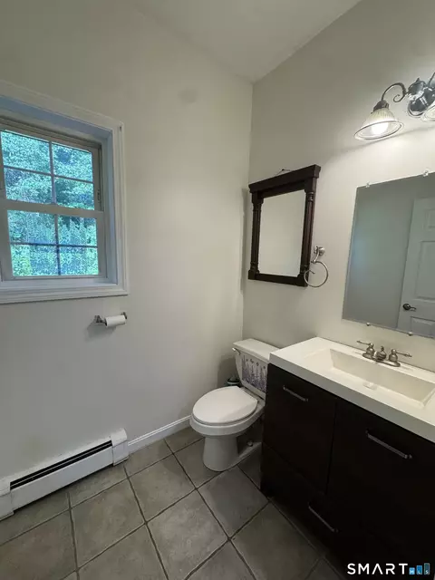 Bath - 52 Middle Rd, Preston, CT 06365 photo 1 of 4