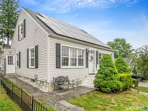 67 Corona Dr, Waterbury, CT 06708