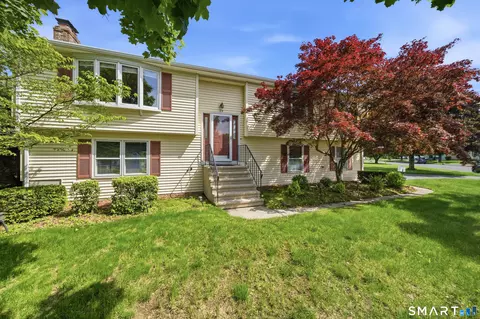 17 Spruceland Rd, Enfield, CT 06082