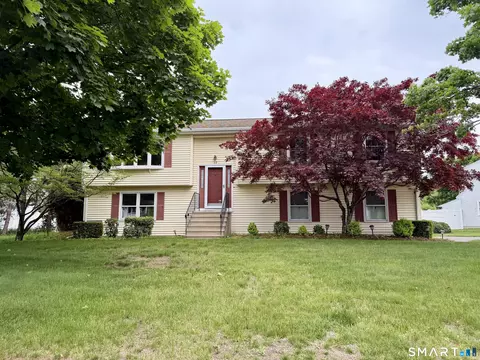 17 Spruceland Rd, Enfield, CT 06082