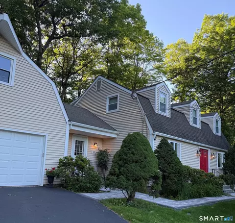 26 Rushleigh Rd, West Hartford, CT 06117