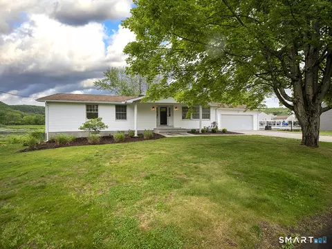 6 Warren Rd, Woodbridge, CT 06525
