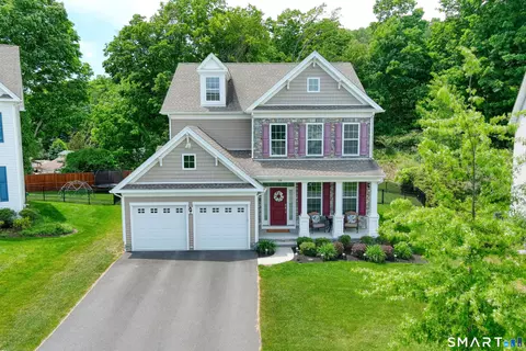 33 S Crossing Way, Bethel, CT 06801