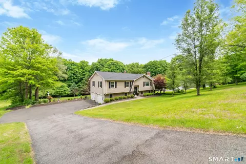 924 Roxbury Rd, Southbury, CT 06488