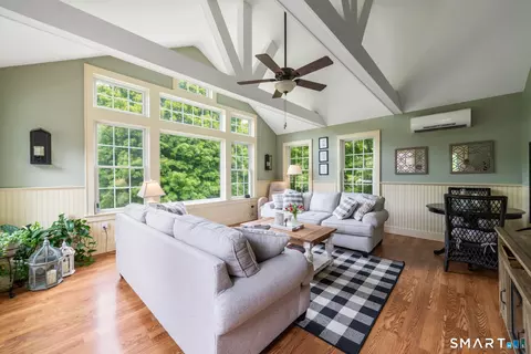 924 Roxbury Rd, Southbury, CT 06488
