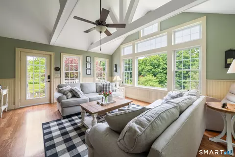 924 Roxbury Rd, Southbury, CT 06488