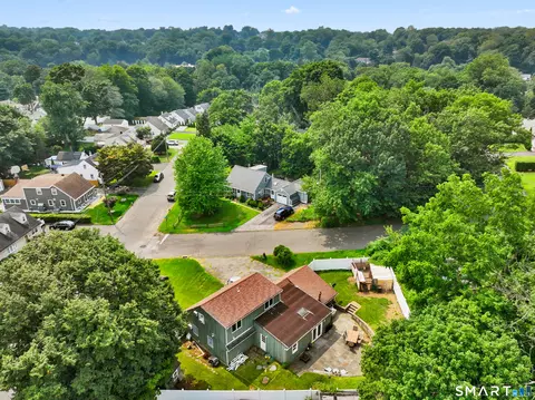 37 Old Barn Rd S, Stamford, CT 06905