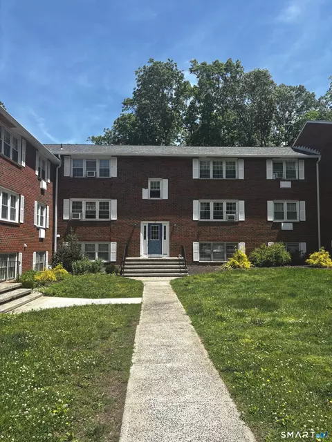 39 Briarwood Ln #A, Branford, CT 06405