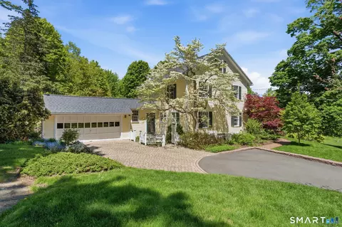 32 Juniper Rd, Bloomfield, CT 06002