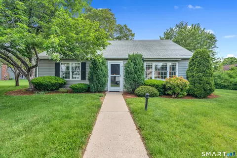 4 Aylesbury Cir #4, Madison, CT 06443