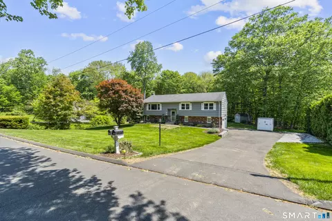 148 Osborn Ln, Monroe, CT 06468
