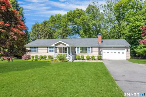 28 Ridgecrest Dr, Ridgefield, CT 06877