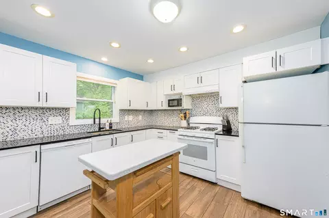 Kitchen - 96 Lent Rd, Hamden, CT 06517 photo 4 of 4
