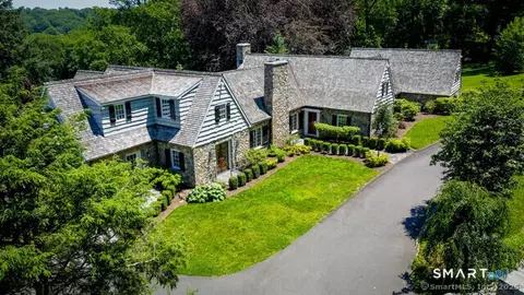 7 Taunton Ln, Newtown, CT 06470