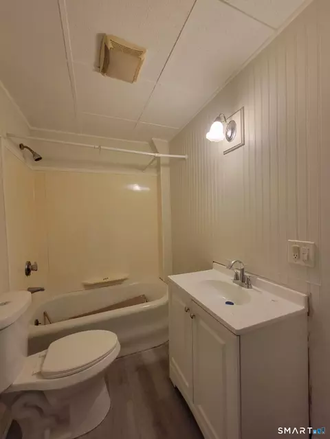 Bath - 120 North St, Willimantic, CT 06226 photo 2 of 3