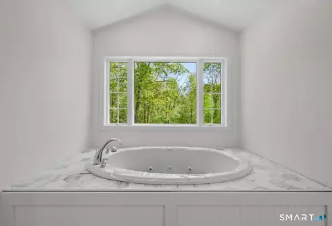 Bath - 104 Lambert Rd, Sharon, CT 06069 photo 3 of 5