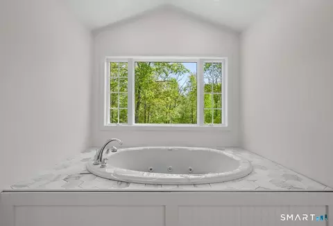 Bath - 104 Lambert Rd, Sharon, CT 06069 photo 3 of 5