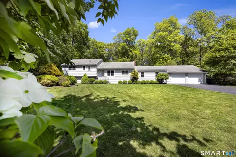 470 Rock Ridge Rd, Fairfield, CT 06824