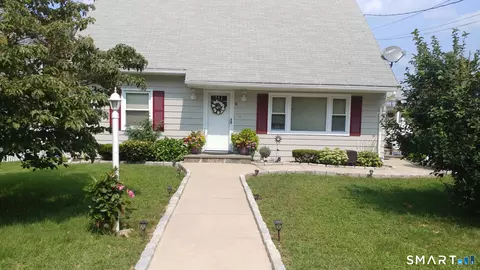 11 Cribbins Ave, Shelton, CT 06484
