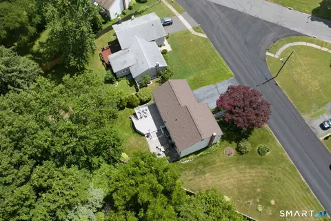View/Area - 4 Lee Cir, Bloomfield, CT 06002 photo 4 of 6