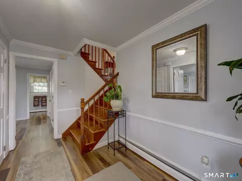 Entry Way - 4 Lee Cir, Bloomfield, CT 06002 photo 2 of 4