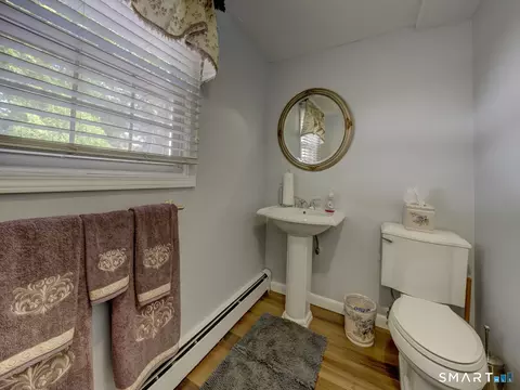 Bath - 4 Lee Cir, Bloomfield, CT 06002 photo 1 of 3