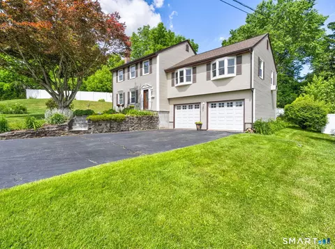 4 Lee Cir, Bloomfield, CT 06002