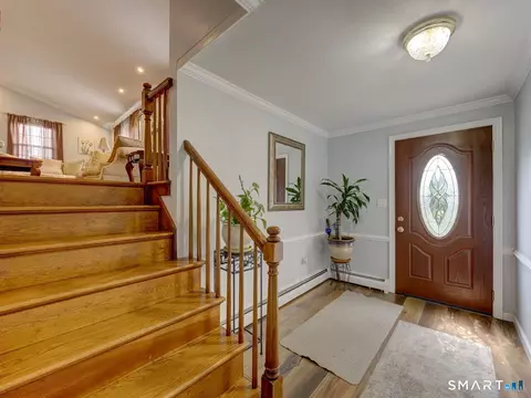 Entry Way - 4 Lee Cir, Bloomfield, CT 06002 photo 1 of 4