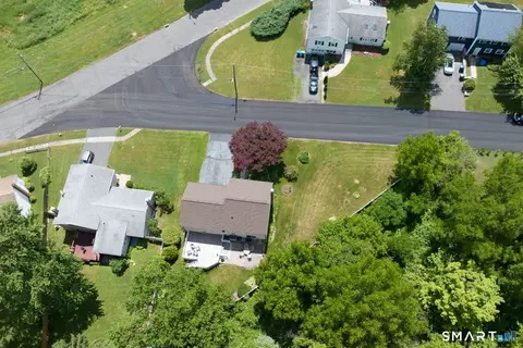 View/Area - 4 Lee Cir, Bloomfield, CT 06002 photo 5 of 6