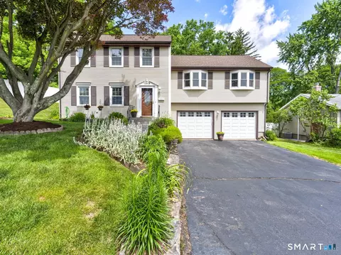Exterior - 4 Lee Cir, Bloomfield, CT 06002 photo 2 of 7