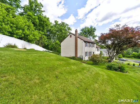 Exterior - 4 Lee Cir, Bloomfield, CT 06002 photo 4 of 7