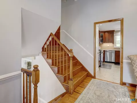 Entry Way - 4 Lee Cir, Bloomfield, CT 06002 photo 4 of 4