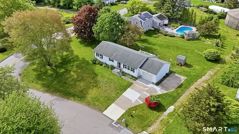 18 Billings St, Pawcatuck, CT 06379