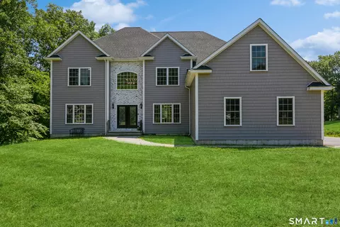 4 Darcangelo Dr, Brookfield, CT 06804
