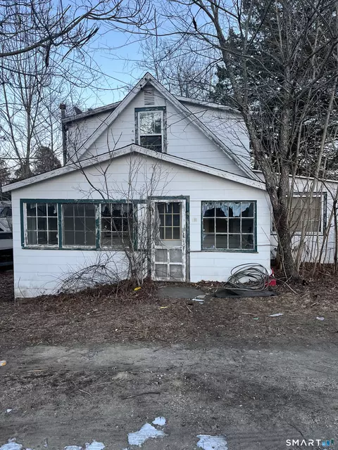 40 Beach Rd, Clinton, CT 06413
