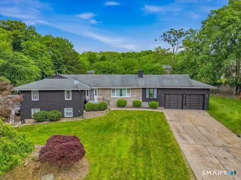 41 Sunny Ln, Meriden, CT 06450