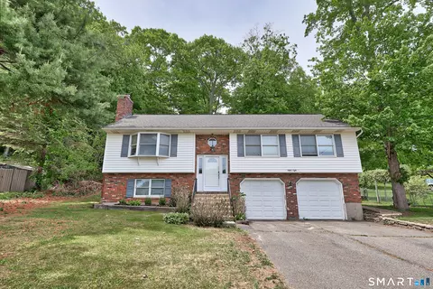 58 Oak Hollow Dr, Waterbury, CT 06708